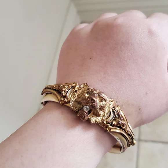 Antique gold filled lion head bangle bracelet - Picture 3 of 7